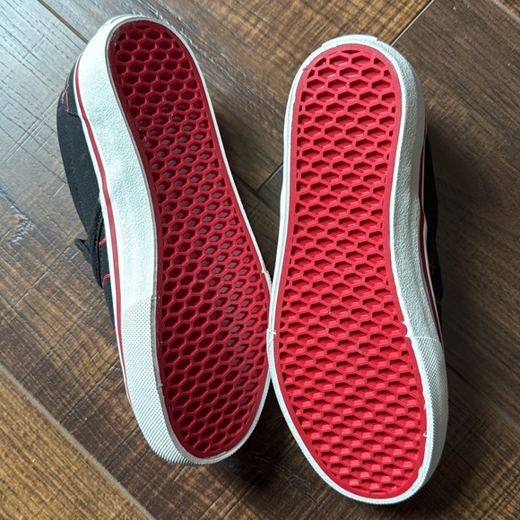 In-N -Out Black drink cup shoes, kids 6 women’s 7.5
Never worn - Picture 2 of 5